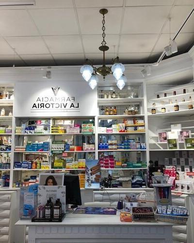 Timblin interned at the pharmacy, Farmacia la Victoria, one of the most well-known compound pharmacies in Madrid. 